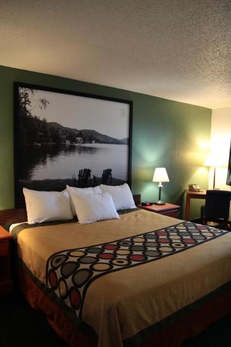 Super 8 by Wyndham Queensbury Glens Falls