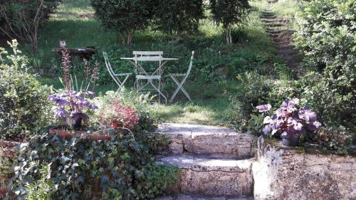 Charme, jardin et vue panoramique en plein coeur de St-Cirq