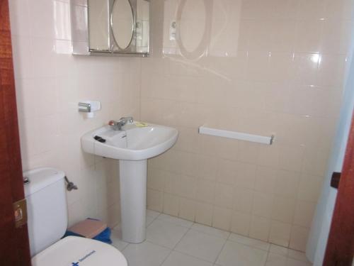 Double or Twin Room image 4
