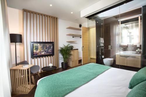 Dominic Smart & Luxury Suites - Parliament Dominic Smart & Luxury Suites - Parliament is conveniently located in the popular Stari Grad area. The property offers a wide range of amenities and perks to ensure you have a great time. Service-mind