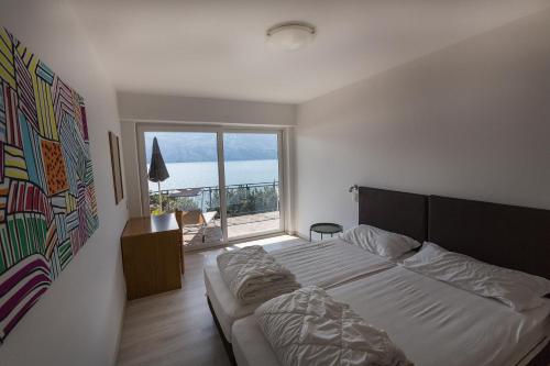 2 twin beds, 1 sofa bed