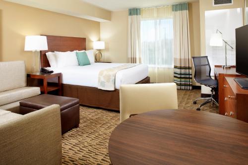 Hawthorn Suites by Wyndham Wheeling at The Highlands - image 7