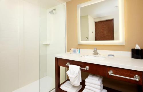 Hawthorn Suites by Wyndham Wheeling at The Highlands - image 12