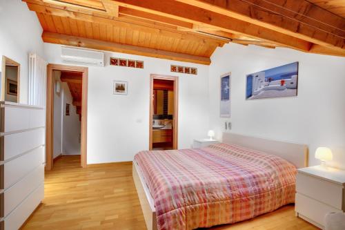 Lagoon Apartment - image 14