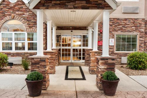 Microtel Inn & Suites by Wyndham Wheeling at The Highlands in Triadelphia, USA