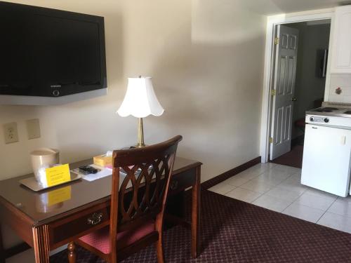 Whitman Motor Lodge Whitman Motor Lodge is a popular choice amongst travelers in Huntington Station, whether exploring or just passing through. The property offers a wide range of amenities and perks to ensure you have a