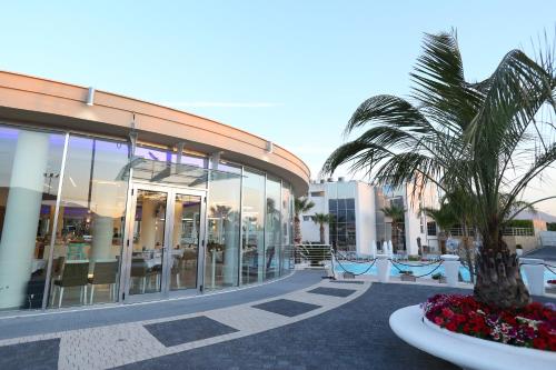 DubaiVillage - image 8
