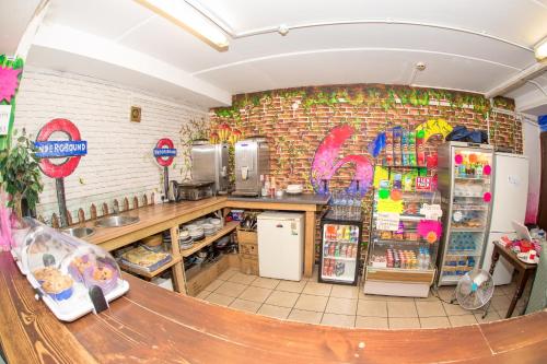 Kensal Green Backpackers - image 11