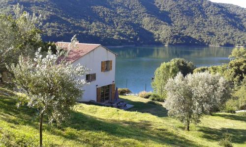 Côté Lac Tolla