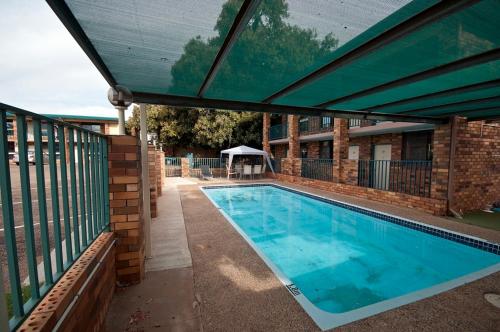 Swimming pool, Figtree Motel in Narrandera