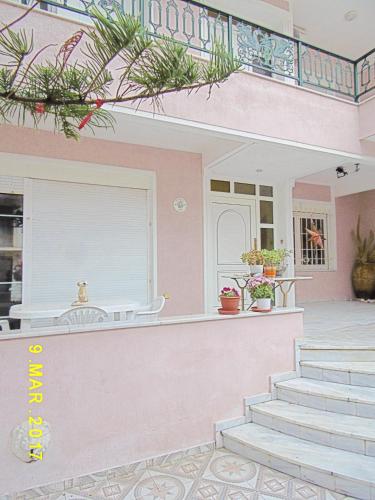 Entrada, Spacious Apartment in Corinth