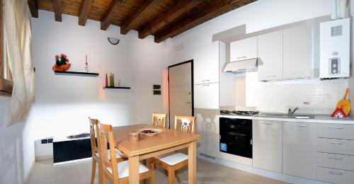 Konyha, Sotto le mura in Montagnana