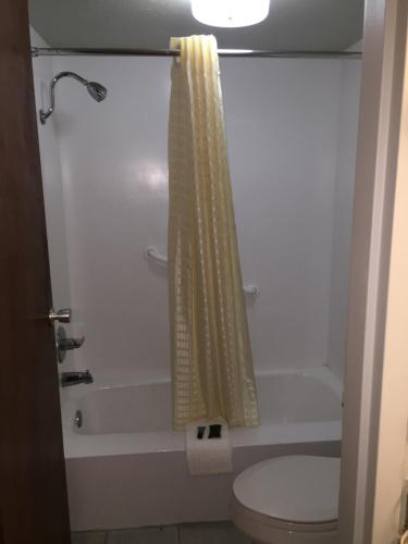 Americas Best Value Inn-Norman - image 7