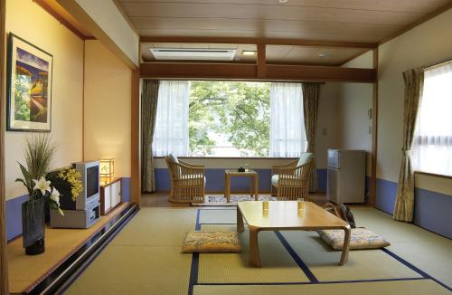 Japanese-Style Quadruple Room with Shared Bathroom