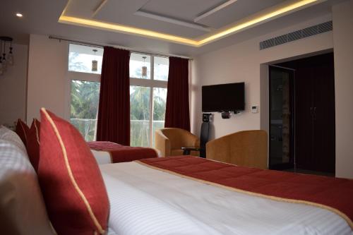 Deluxe Suite image 9
