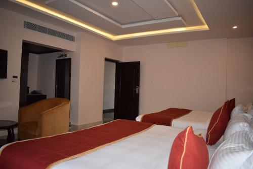 Deluxe Suite image 7