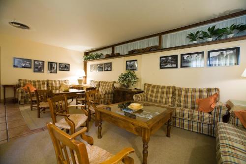 Koplietošanas atpūtas telpa ar TV, Hostal Rural Salazar in Oronz