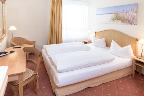 Double Room image 10