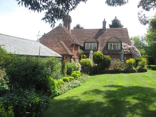 Clayton Wickham Farmhouse photo 3