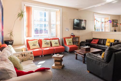 The Full Moon Backpackers – Bristol