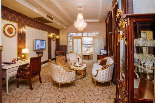 Imperial Hotel & Restaurant - image 3