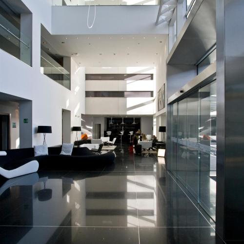 雅生巴拉哈斯住宿 Axor Barajas