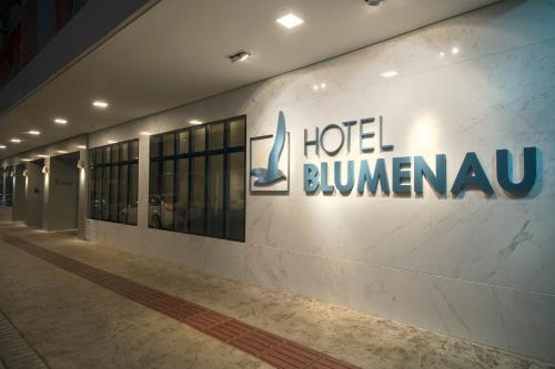 Hotel Blumenau by Pires - Balneário Camboriú - image 3