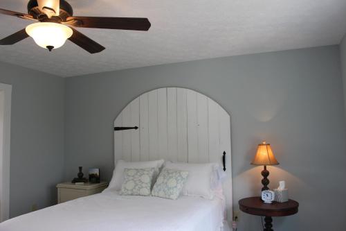 Deluxe Queen Suite