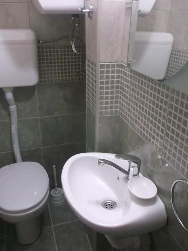 Vicky Apartments - image 13