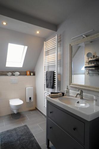Bathroom, Ferienwohnung Maarland in Schalkenmehren