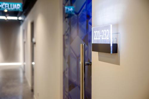 设施服务, 里卡顿胶囊酒店 (Riccarton Capsule Hotel) in 秋杰/太子世界贸易中心