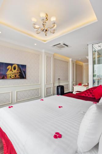 1 queen bed, 1 sofa bed