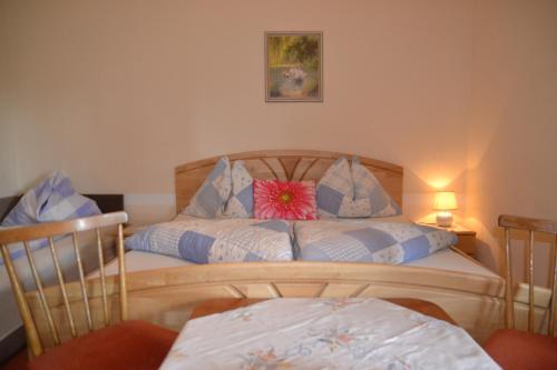 1 king bed, 1 sofa bed