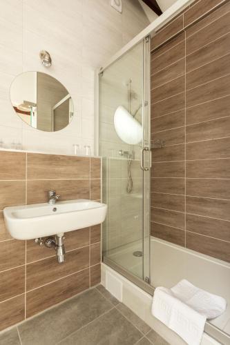 Superior Double Room image 9