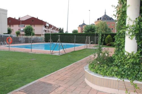 泳池, Alameda del Tormes in 聖瑪爾塔德托爾梅斯