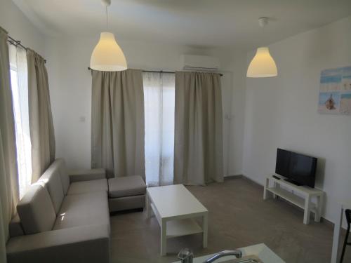 Polyxeni Hotel Apartments - image 2