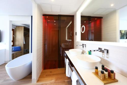 room detail thumbnail 2
