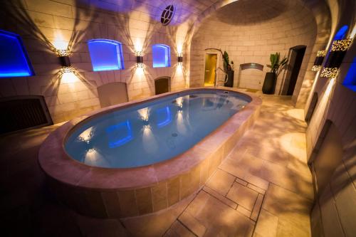 Baños termales, Chateau D'artigny in Montbazon