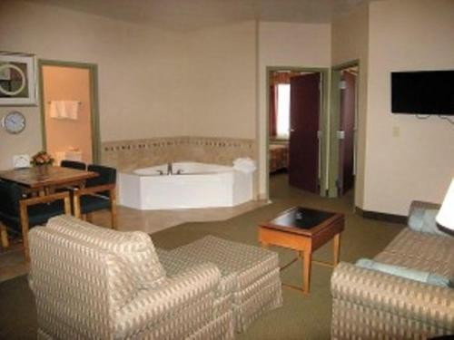 Days Inn by Wyndham Luray Shenandoah, Лурей (фото 4)