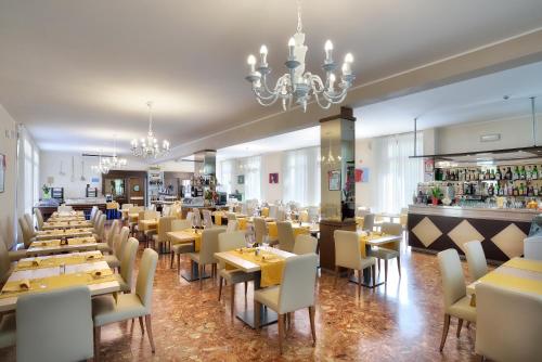 Restaurant, Hotel Golf ***S in Bibione Lido dei Pini