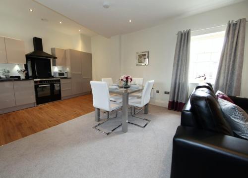 Hunter House Apartment - main image