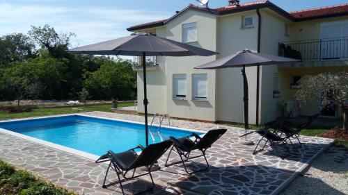 2 bedrooms, 4 beds