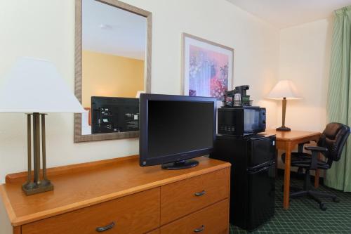 Zane Inn and Suites - image 4