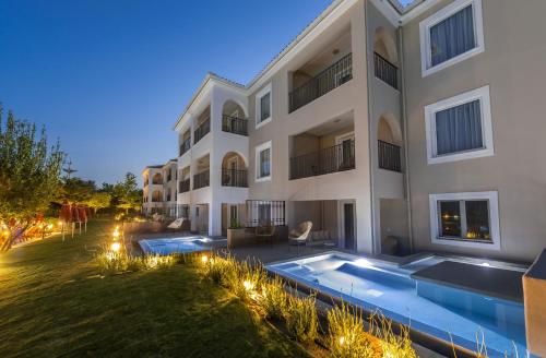 Bitzaro Grande Hotel & Suites – Kalamaki, SC