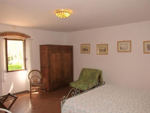 1 king bed, 3 twin beds