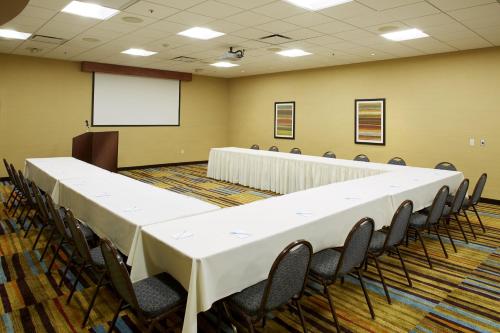 Fairfield Inn & Suites Cleveland Beachwood Photo 25