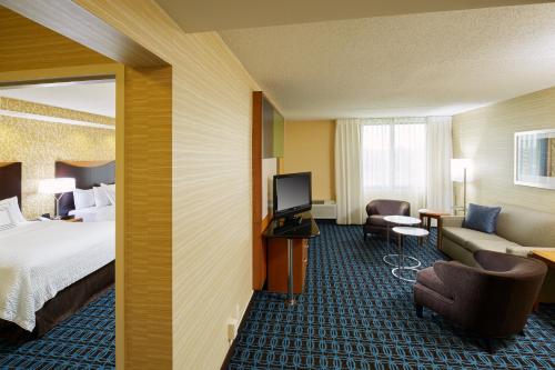 Fairfield Inn & Suites Cleveland Beachwood Photo 12