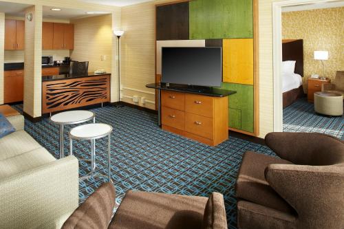 Fairfield Inn & Suites Cleveland Beachwood Photo 13