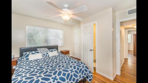 Adorable House only a few miles from the Strip - image 7