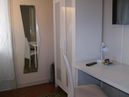 Double Room with Private Bathroom image 10